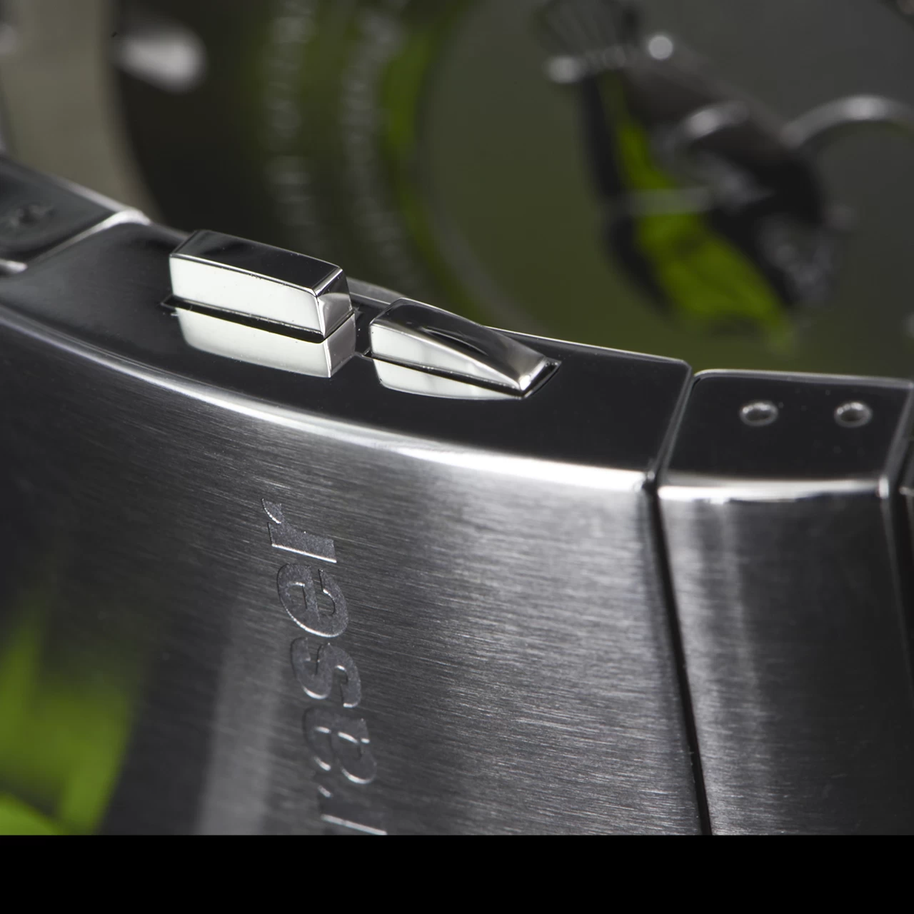 Traser H3 P67 Super Sub Stainless Bracelet 9 Traser H3 P67 Super Sub Stainless Bracelet - Image 7